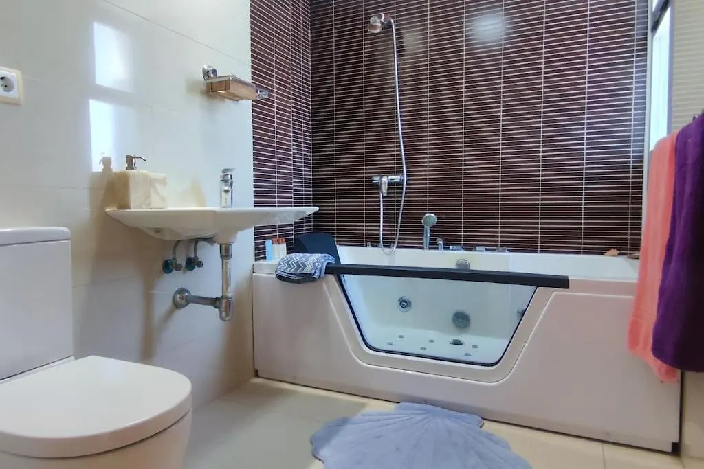 Apartamento Deluxe: Hidromasaje, Terraza Y Vistas. Las Hortichuelas Bajas 0*,